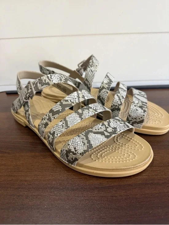 Crocs Tulum Sandal Women Sz 9 Strappy Flat Snake Skin Lightweight Rubber - Picture 2 of 4